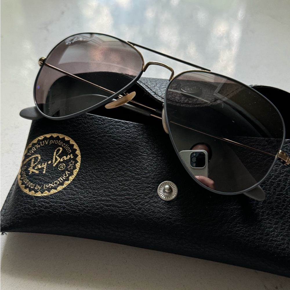 Ray-Ban Aviator Sunglasses with Case - Picture 3 of 4